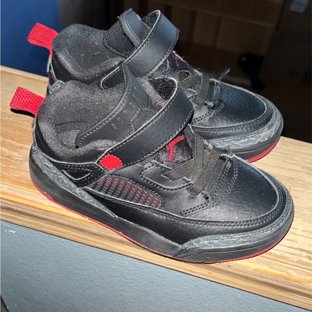 Still in good condition no shoe string Velcro easy on Jordans size 12c